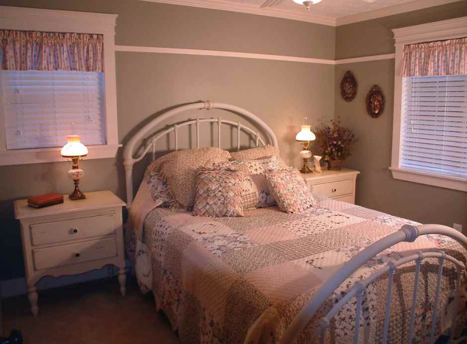 Queen Bedroom