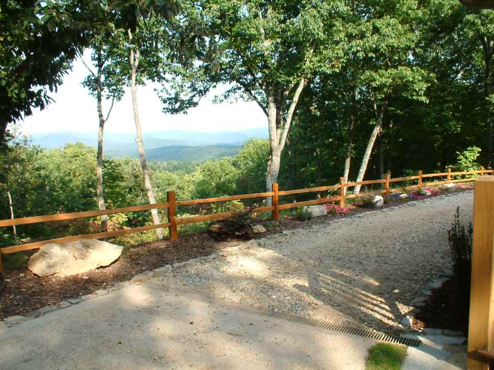 Wagon Wheel Ridge View and Driveway